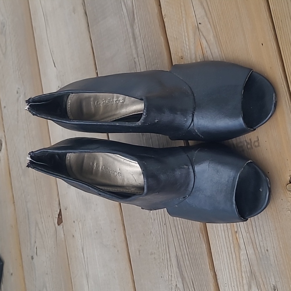 Black wedge open-toe Madeline Martha shoe - size 9